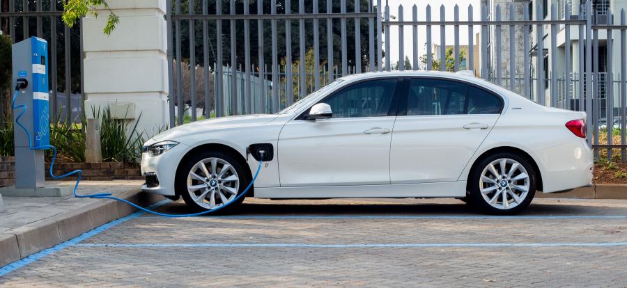  BMW 330e iPerformance (F30) 2017 года  (ZA) (фото 6 из 33)